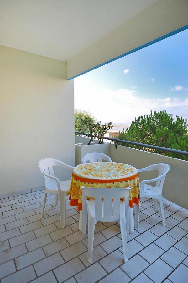 Apartment In Bibione Spiaggia With Balcony Exterior foto